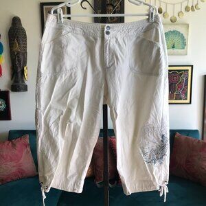 COLDWATER CREEK size 14P White Stretch Cotton Koi Fish Print Cargo Capri Pants
